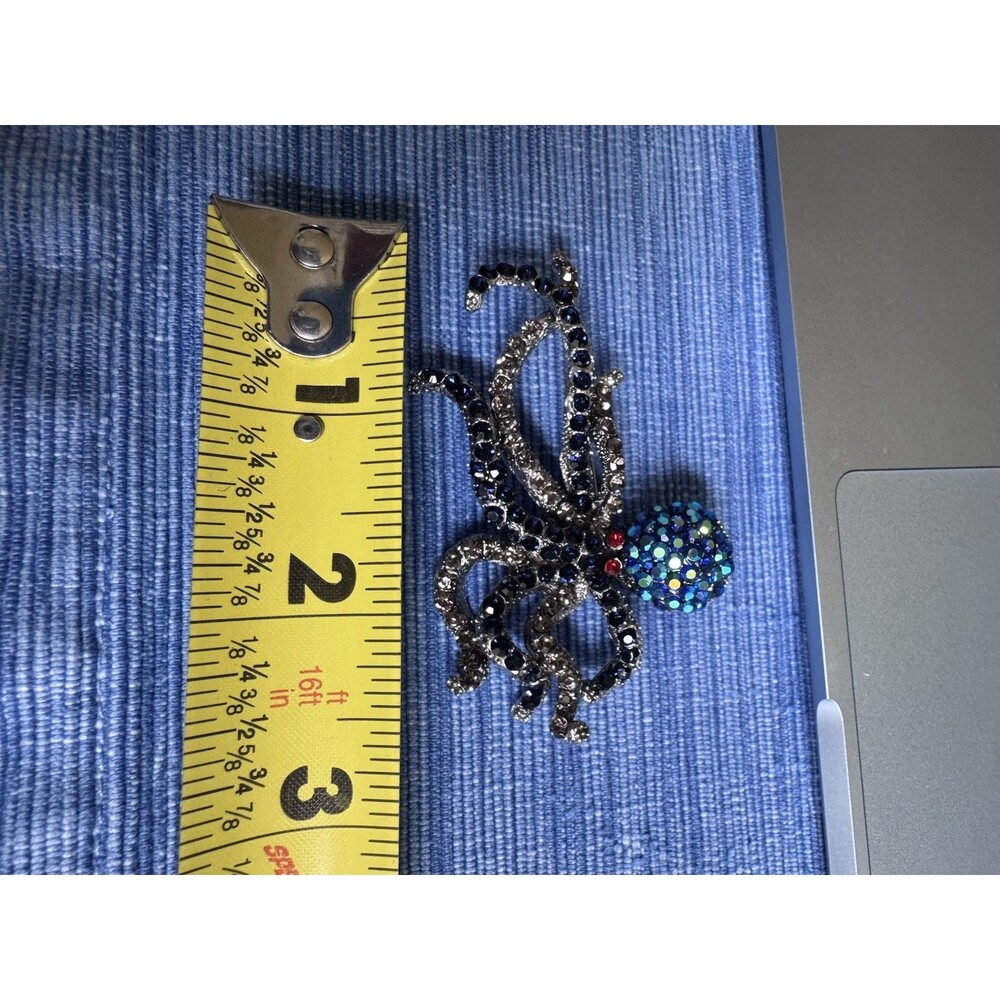 Vintage Octopus Eye catching Brooch In Dark Metal And Silver tone In Rhinestones - Picture 8 of 8